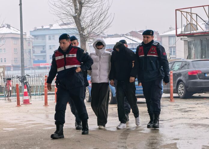 250 metrelik internet kablolarını çalan 2 şüpheli tutukland