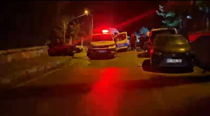 alacak kavgasında arkadaşını bıçakladı; 1 yaralı, 3 göz