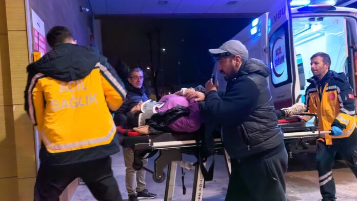 bursa’da minibüsünün çarptığı anne ile kızı yaraland.