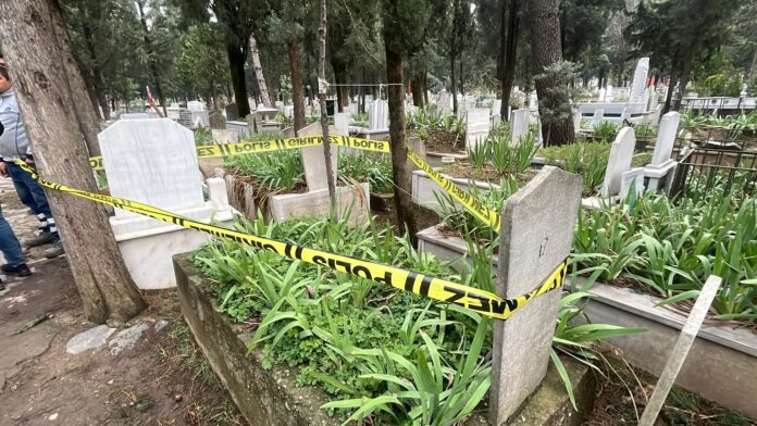 mezarlıkta, poşette gömülü halde cenin bulundu