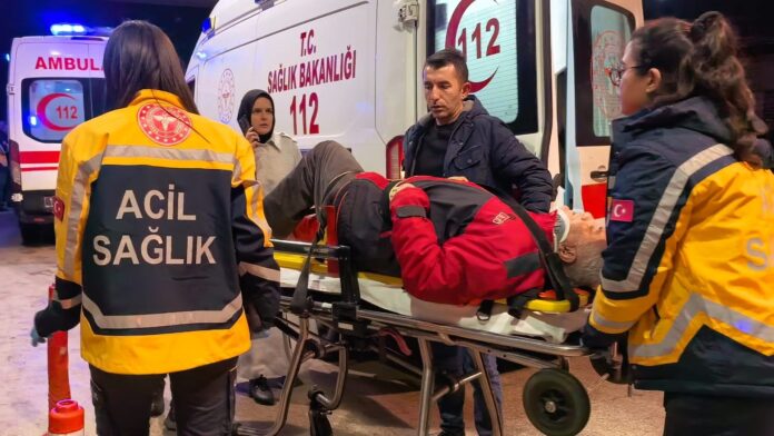 motosiklet yolun karşısına geçmek isteyen yayaya çarptı: 2