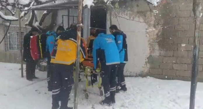 yolu kardan kapanan yerleşim yerlerine ulaşıp, 1 haftada 57 h