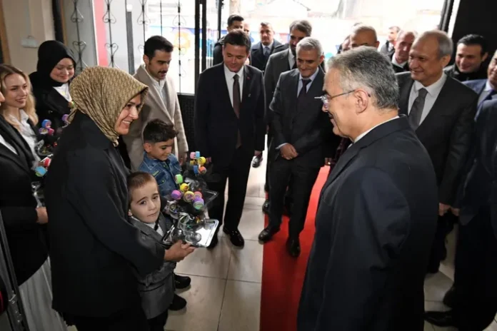 bursa da baskan aydin ozel gereksinimli cocuklarin karne sevincini paylasti 1768558497 299 large