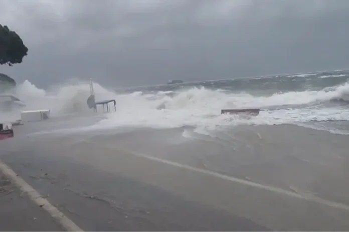 bursa da kuvvetli firtina sonrasi deniz tasti dalgalarin boyu 1767870954 761 large