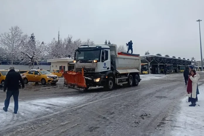 buyuksehir bursa da kar ve lodosa gecit vermedi 1767610793 333 large