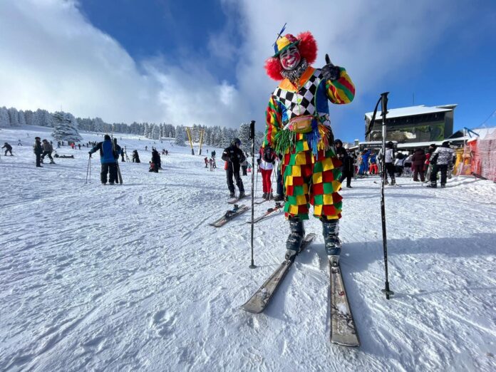 ‘beyaz cennet’te palyaço hem kaydı hem eğlendirdi