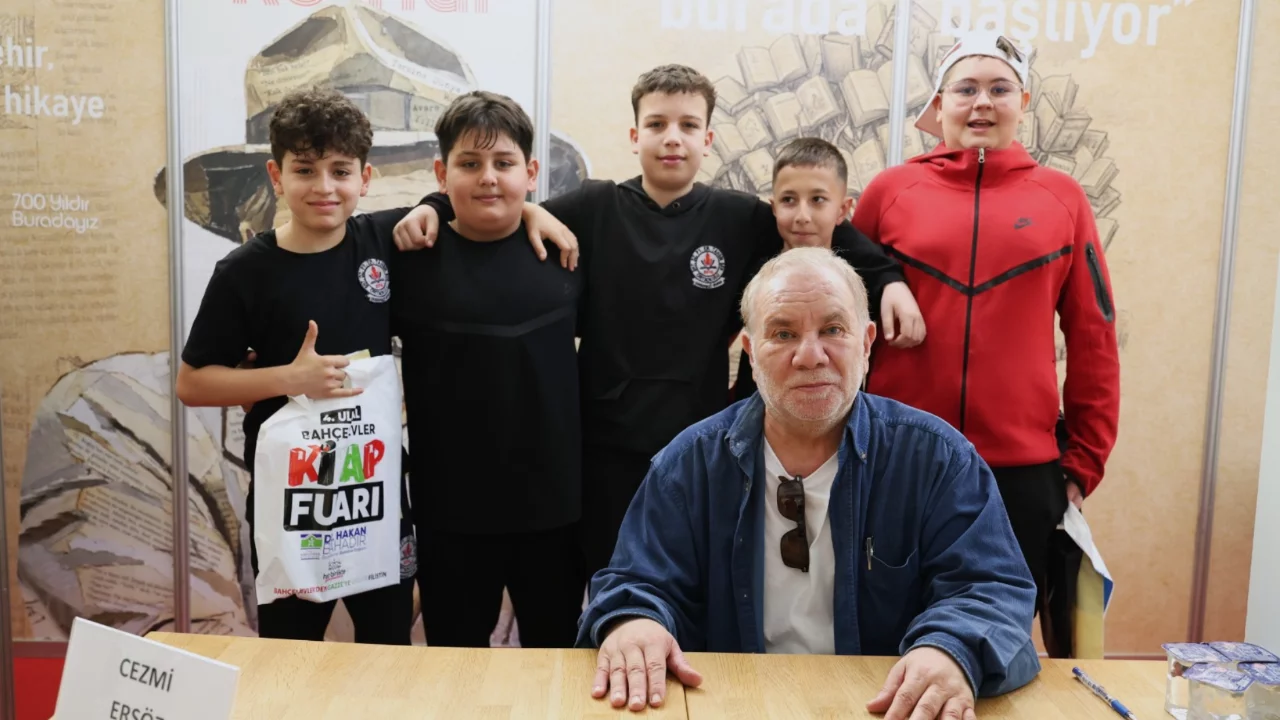 Osmangazi Belediyesi sevilen yazarları okurlarıyla buluşturuyor