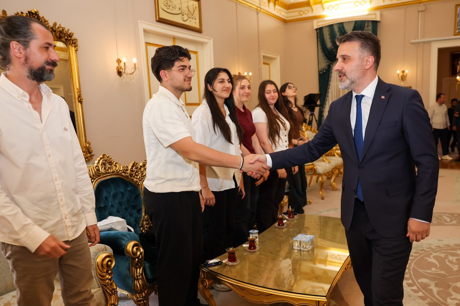 Başkan Vekili Biba, şampiyon marşın bestecilerini ağırladı
