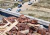 Bursa’da çatıda devrilen kiremitlerin altında kalan 2 işçi yaralandı