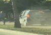 Hafif ticari aracıyla kaldırımda ilerleyip, yayalardan yol istedi
