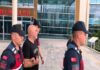 Bursa’da gözaltına alınan ünlü yönetmen Ezel Akay ve kardeşi adliyeye sevk edildi!