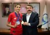 Milli tekvandocu Hatice Kübra İlgün, madalya sevincini Yıldırım Belediye Başkanı Yılmaz’la paylaştı