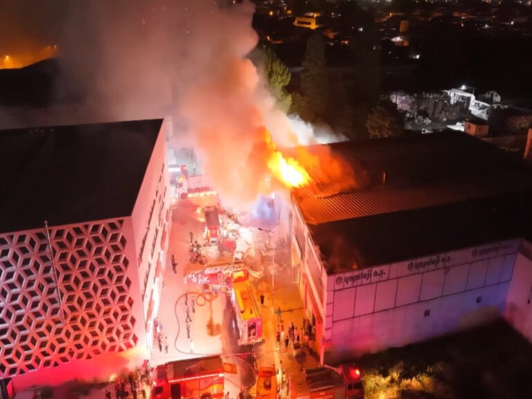 Bursa’da yumurta işletmesindeki alevler 5 saatte kontrol altına alındı!