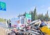 Bariyerlere çarpan otomobil, hurdaya döndü; sürücü ile eşi yaralandı