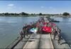 Türkiye’nin desteğiyle Fırat Nehri üzerine yüzer köprü kuruldu