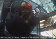 Sürücüyle tartışan yaya, özel halk otobüsünün camını yumrukla kırdı